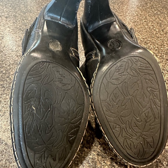 Booties. Black Euro soft size 8 medium width - Picture 5 of 7